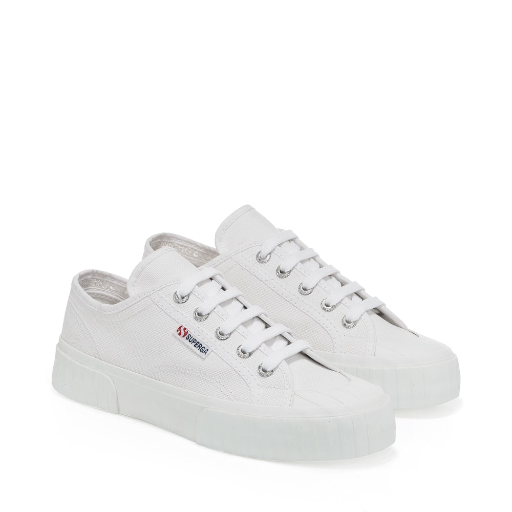 Sneakers Unisex 2630 STRIPE Low Cut WHITE Dressed Front (jpg Rgb)	
