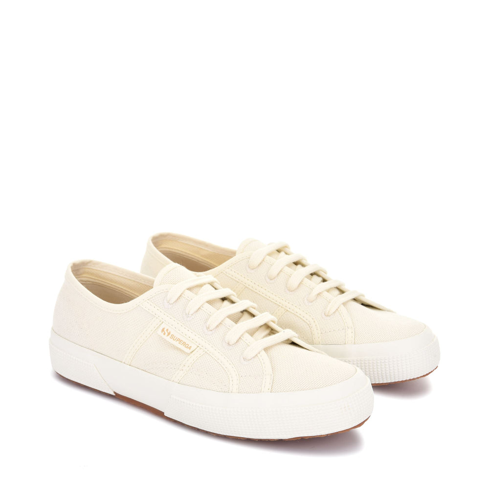 Le Superga Unisex 2750 ORGANIC CANVAS NATURAL DYE Low Cut RED BEET Dressed Front (jpg Rgb)	