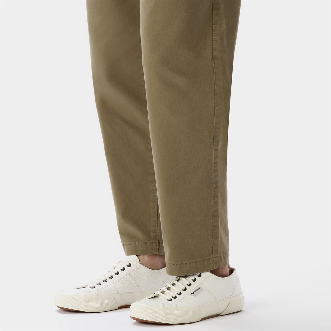 Zapatillas blancas unisex de corte bajo con parte superior de cuero main