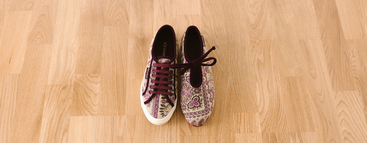 Superga: Tapestry, elegance in jacquard Floral jacquard, velvet trims: a precious detail