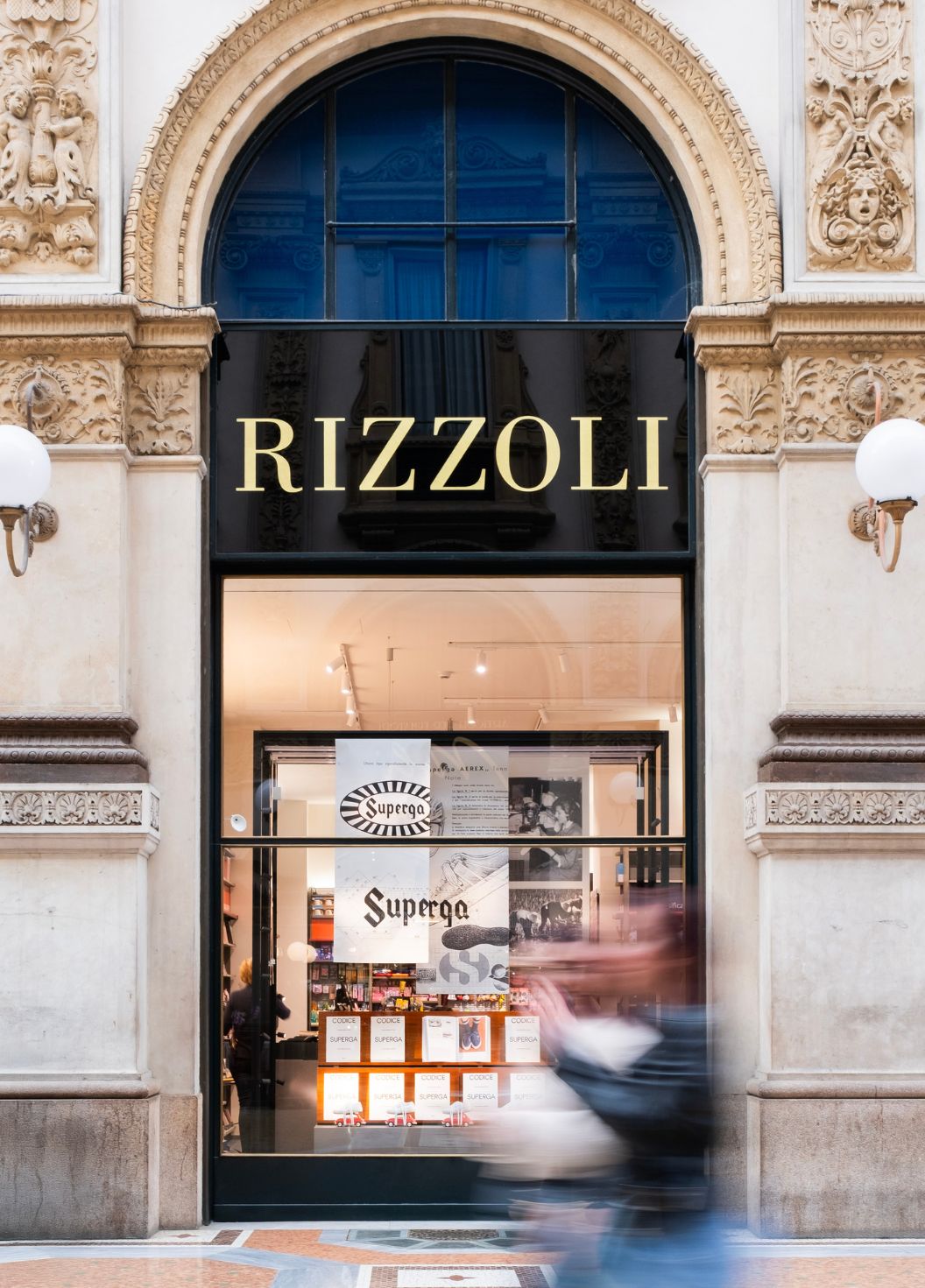Superga: CODICE SUPERGA: La presentazione CODICE SUPERGA presentazione del libro a Milano, celebrando la moda...