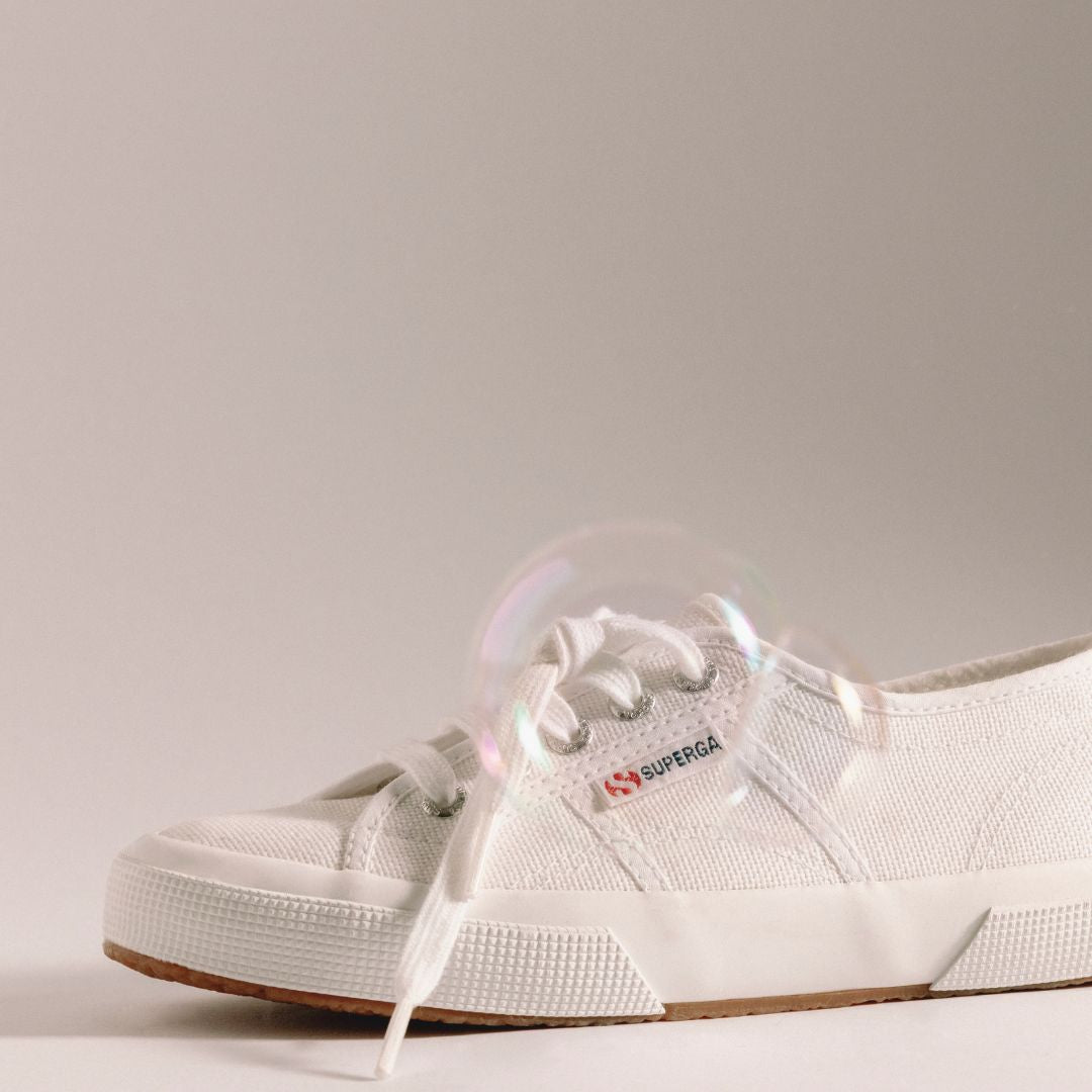 Superga: 3. Asciugatura: il tocco finaleDopo la pulizia, lascia asciugare le...