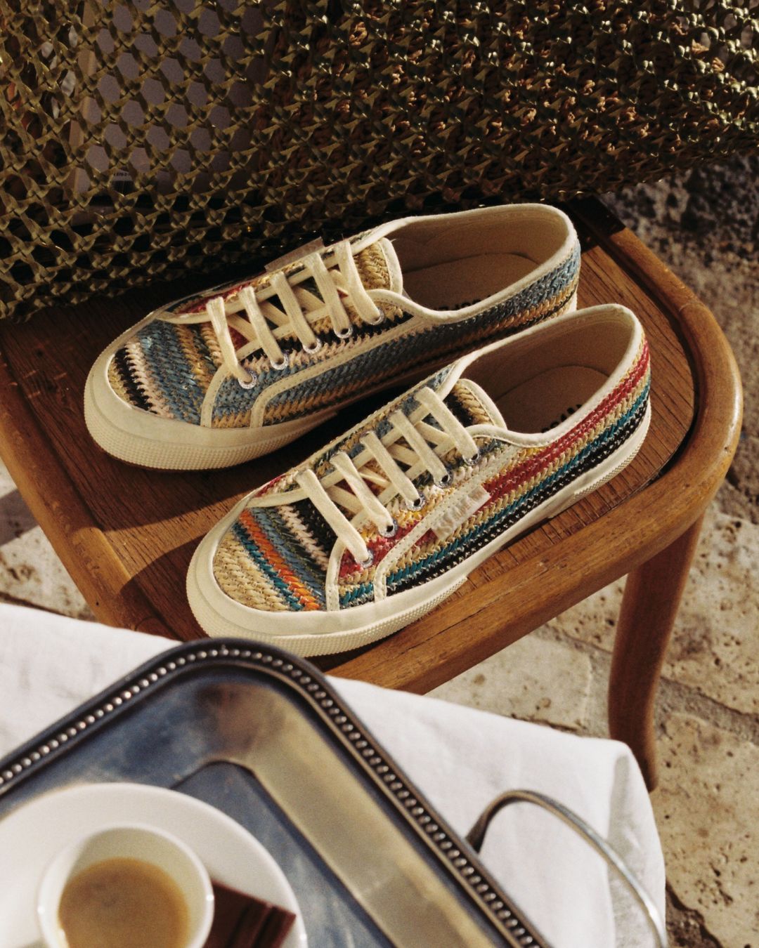 Superga: Raffia Edit La collezione Raffia interpreta la stagione estiva con una nuova...