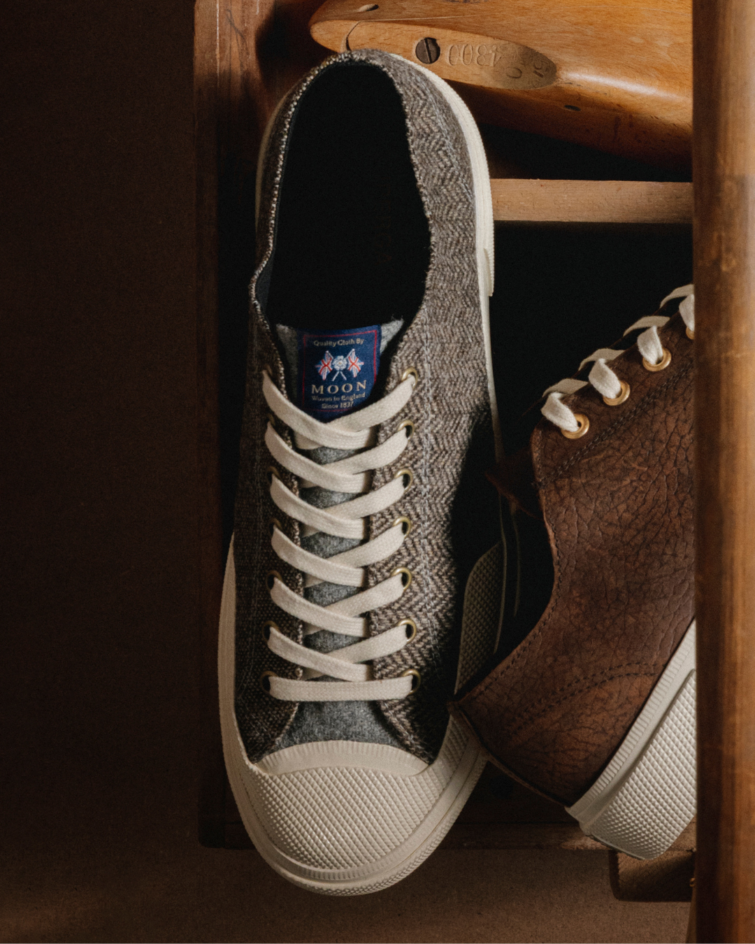 Superga: Superga Artifact Artifact reinterpreta la silueta vulcanizada de Superga para el invierno,...