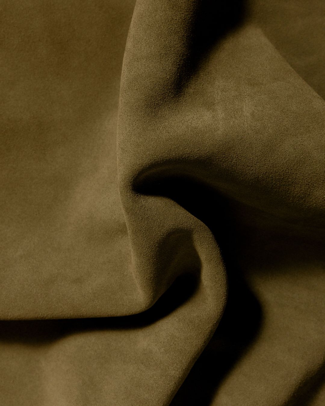 Superga: Pelle scamosciataRimuovi lo sporco con una spazzola specifica per pelle...