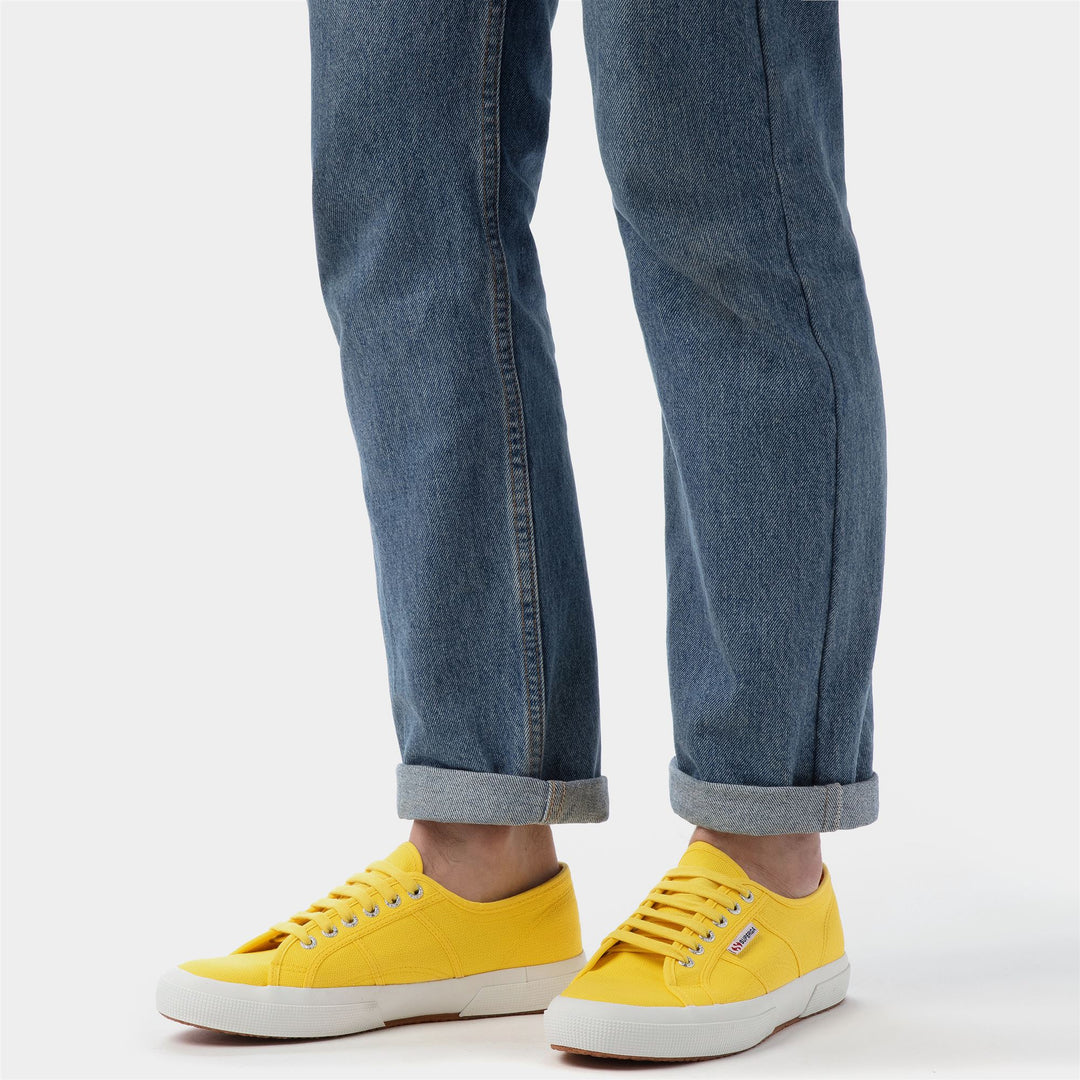 Le Superga Unisex 2750-COTU CLASSIC Sneaker YELLOW RADIANT Dressed Front Double		