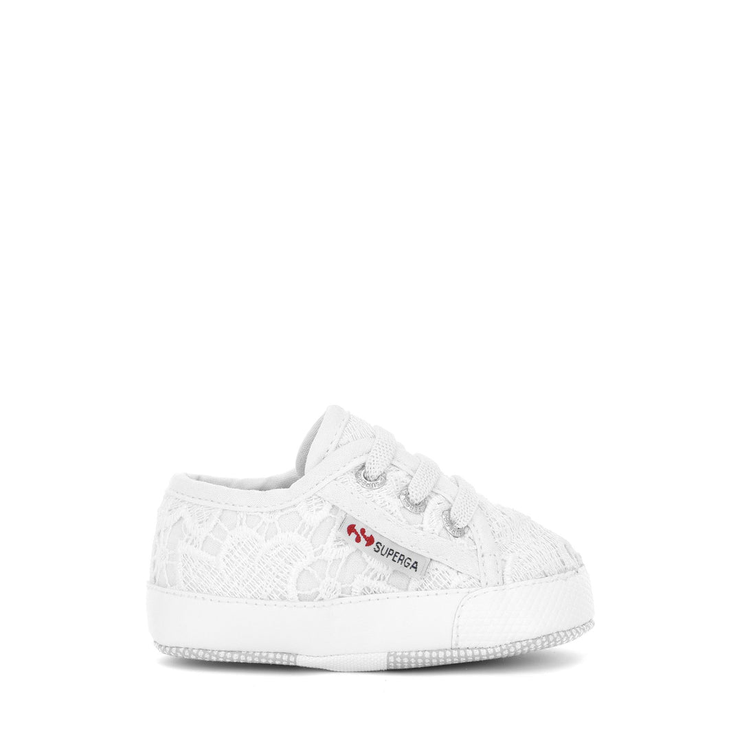 Sneakers basse bianche da bambina con tomaia in pizzo macramè 01