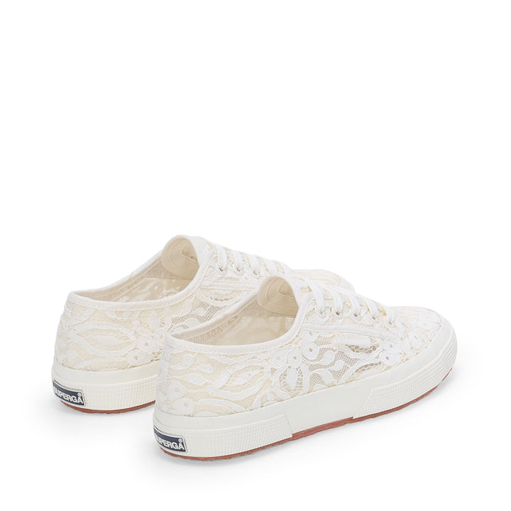 Baskets blanches basses pour femme avec empeigne en lacets macramé 3