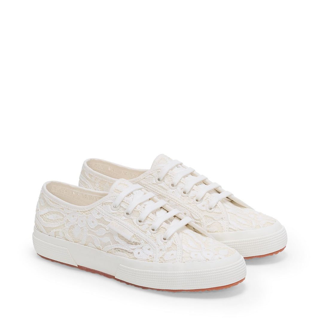 Baskets blanches basses pour femme avec empeigne en lacets macramé main