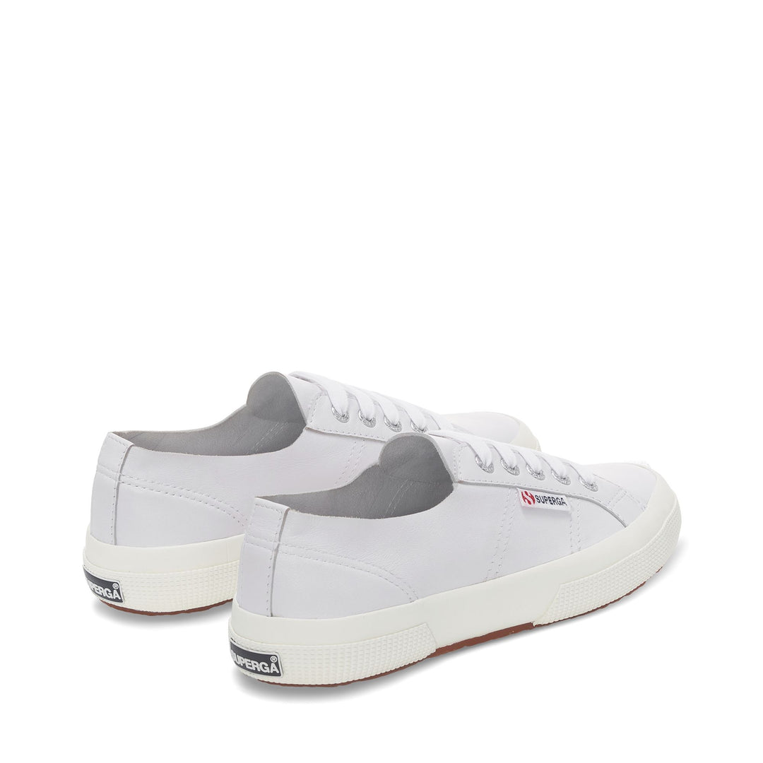 Le Superga Woman 2750 UNLINED NAPPA Sneaker OPTICAL WHITE-SILVER-FAVORIO Dressed Side (jpg Rgb)		