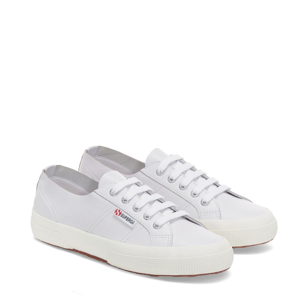 Le Superga Woman 2750 UNLINED NAPPA Sneaker OPTICAL WHITE-SILVER-FAVORIO Dressed Front (jpg Rgb)	
