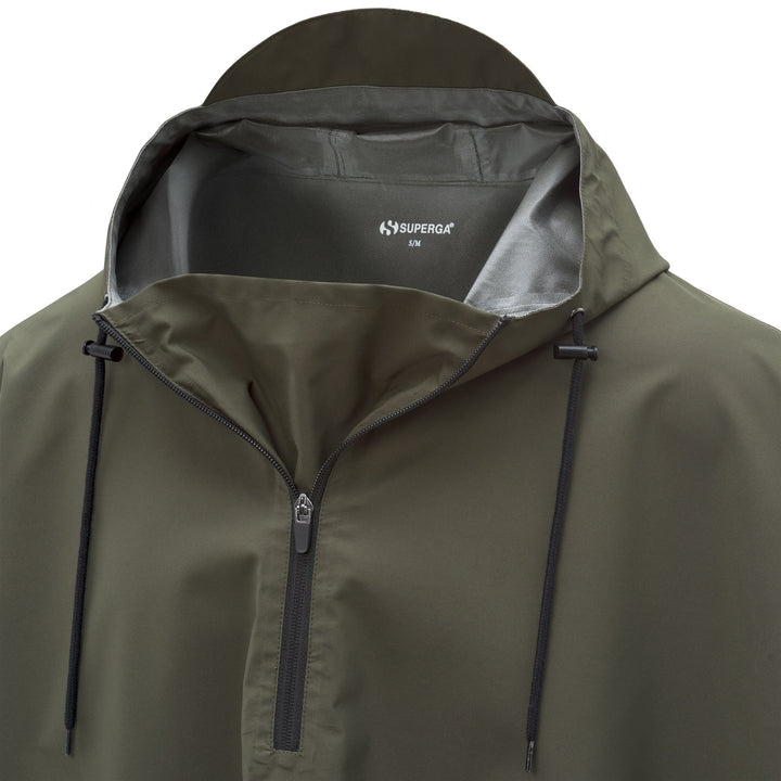 Poncho unisexe vert en tissu technique résistant à l'eau 5