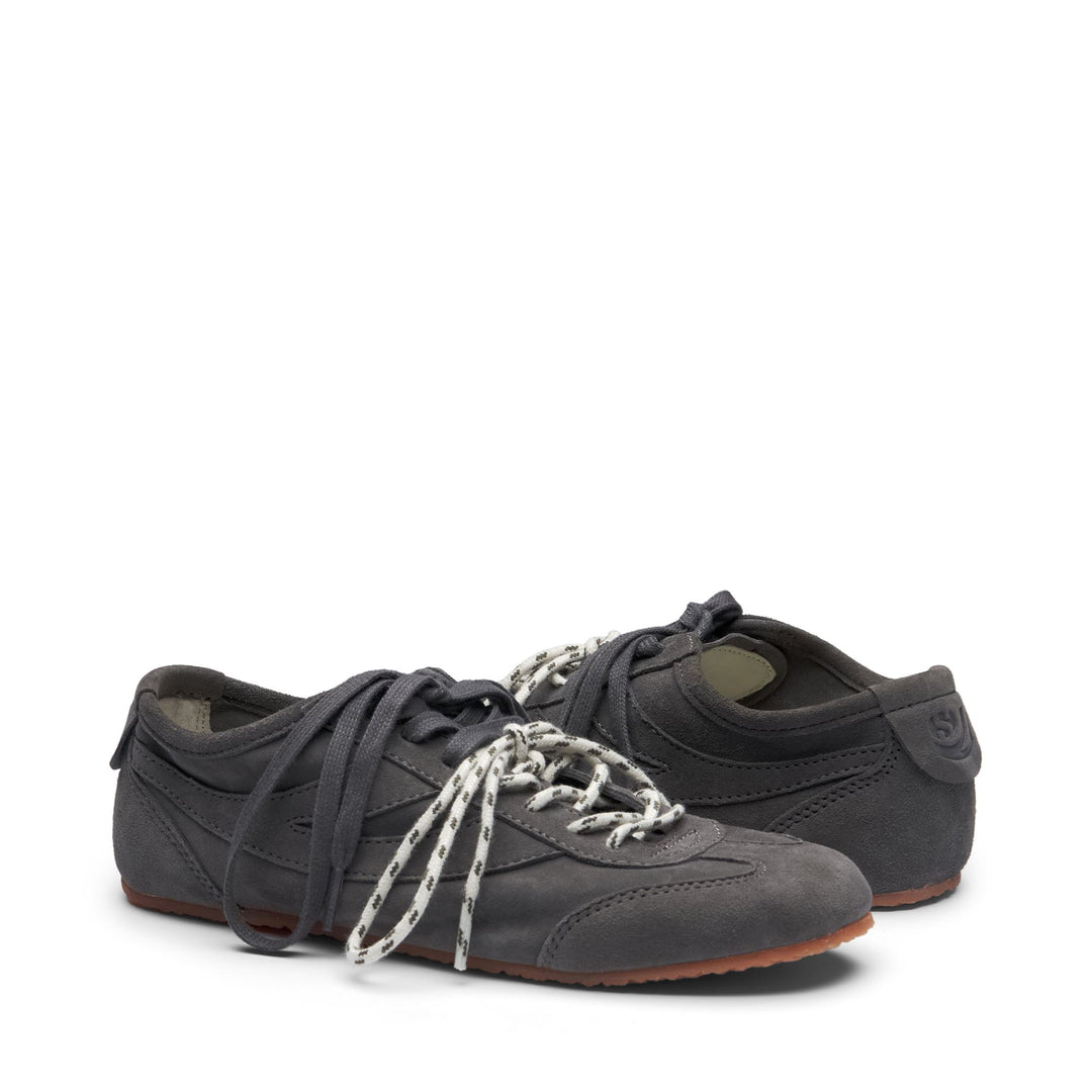 Zapatillas unisex de corte bajo en color gris con parte superior de ante. main