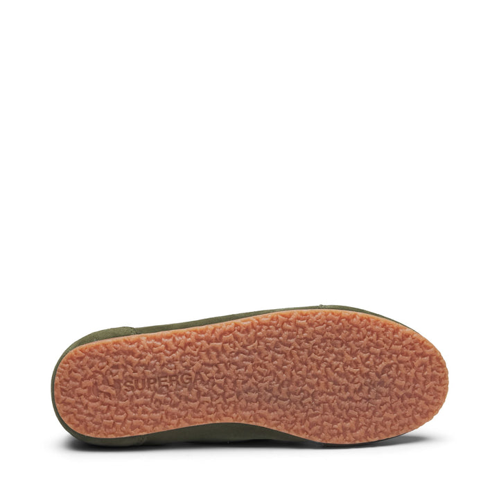 Zapatillas unisex de corte bajo, color verde intenso con parte superior de ante. 5